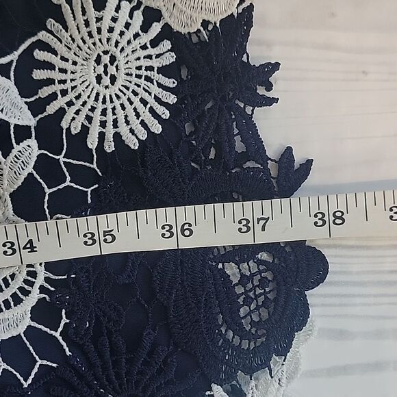 Banana Republic crocheted lace sheath dress - navy & white Women's Size 2 - Picture 13 of 13